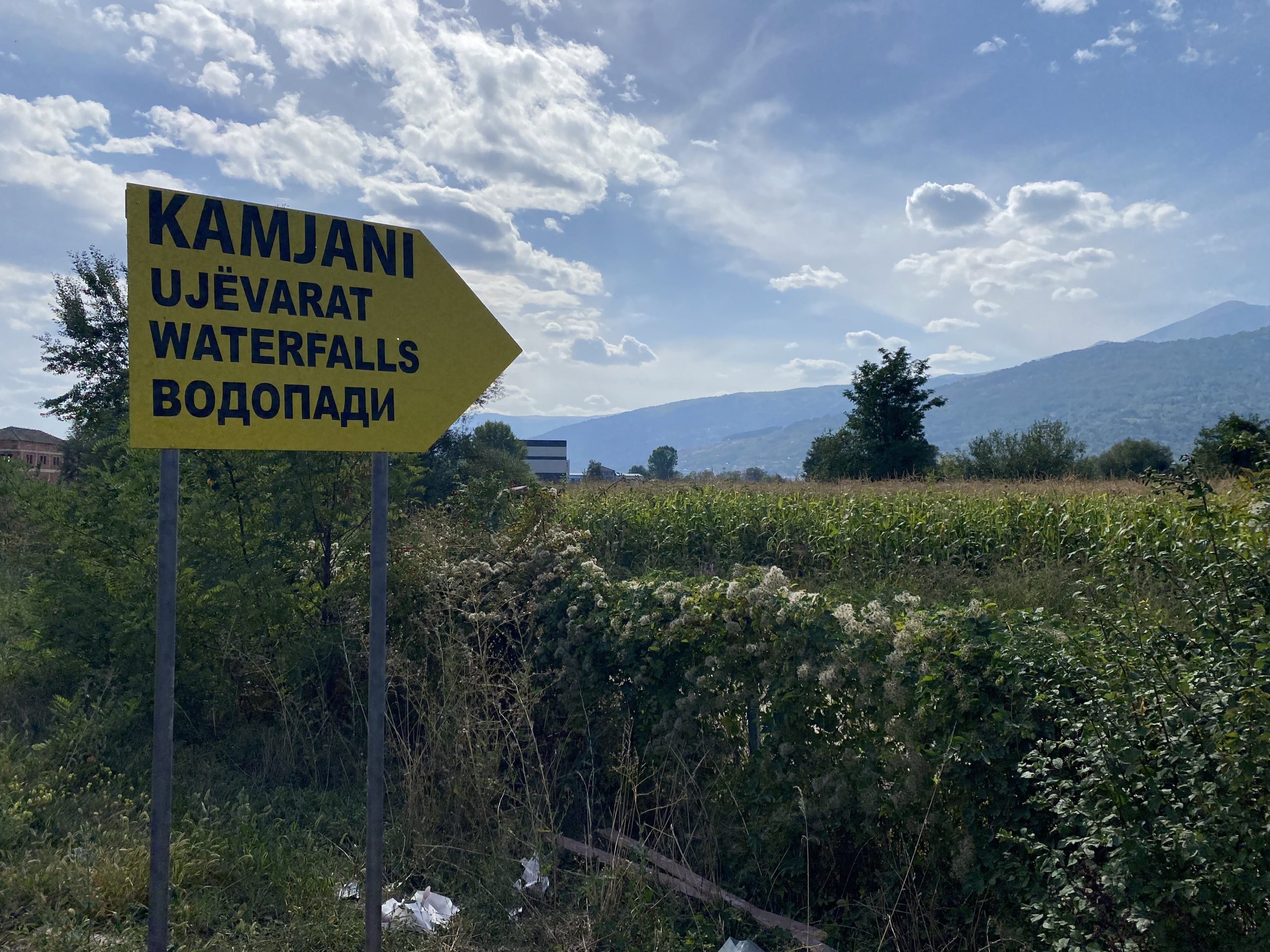 Vendosja e tabelave të informacionit nga fshati Kamjan deri tek ujëvarat